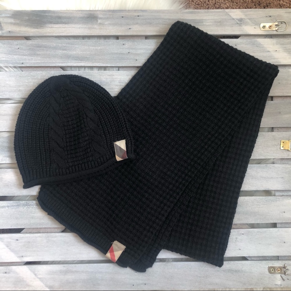Burberry Black Knit Scarf Hat Set
